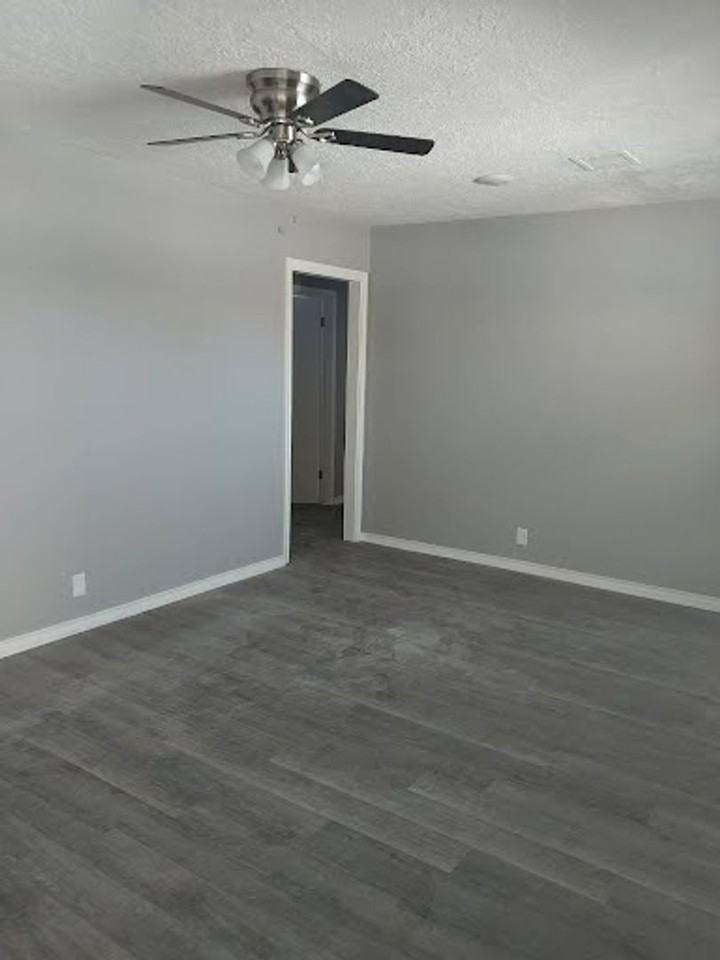 2240 S Bonn Ave - Photo 6 of 22