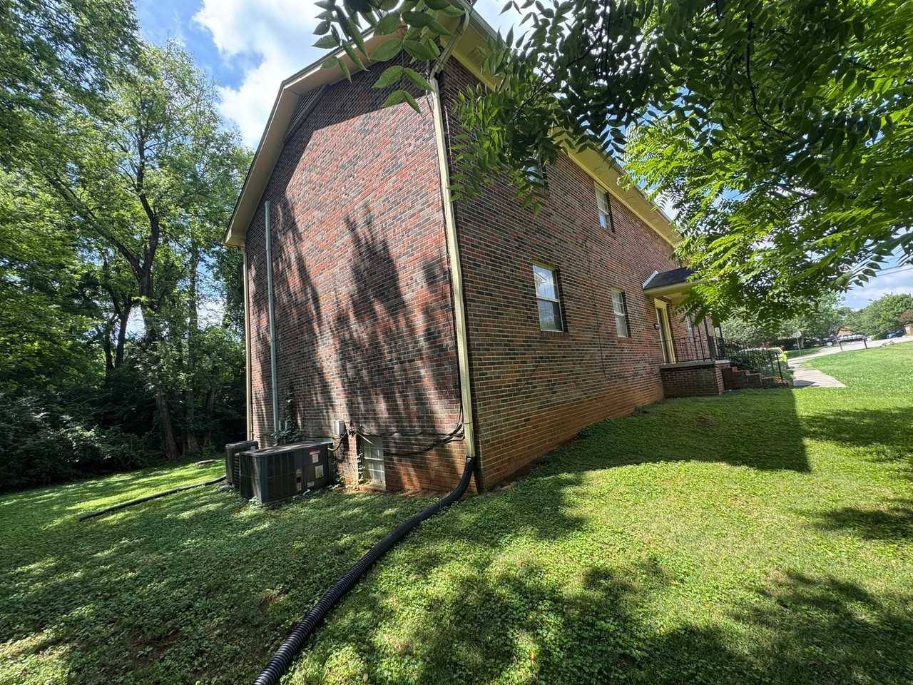 212 S David Ln - Photo 3 of 30