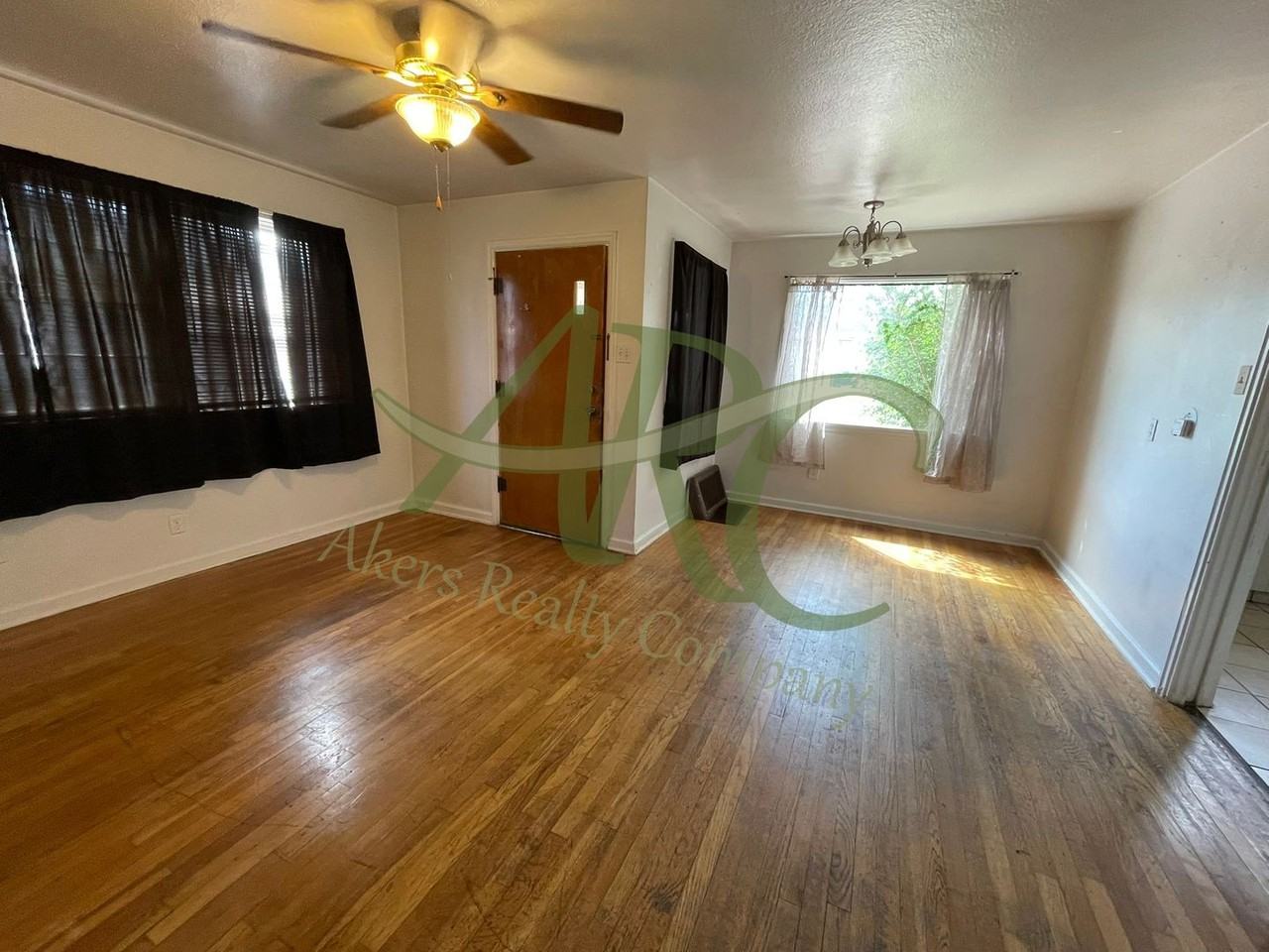 416 S Prairie Ave - Photo 4 of 18
