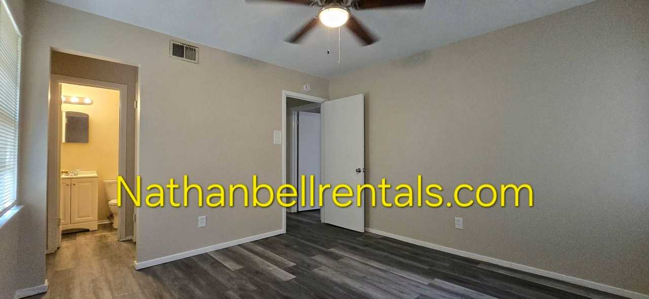 2340 Beverly Dr - Photo 2 of 6