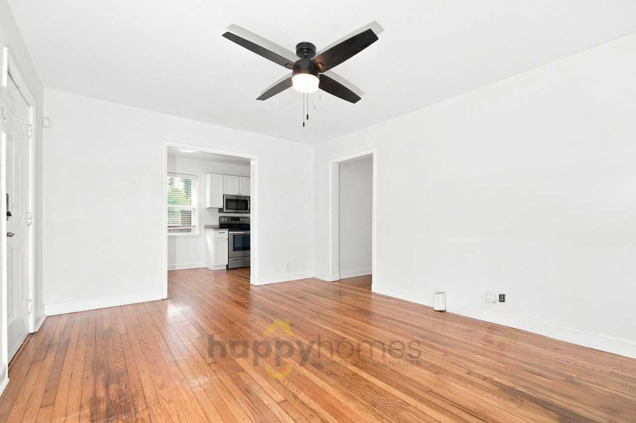 3955 Christopher St - Photo 5 of 18
