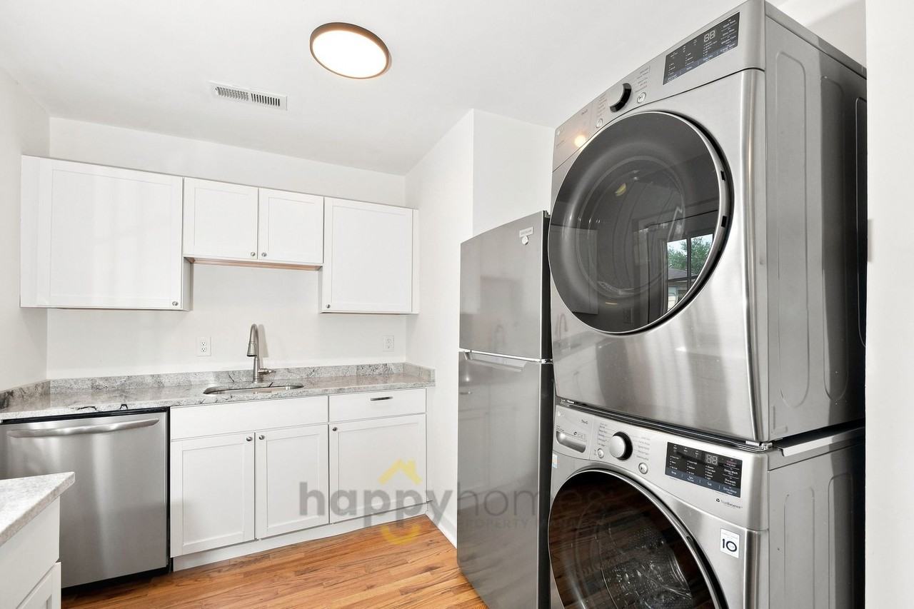3955 Christopher St - Photo 7 of 18