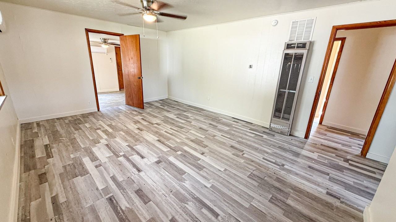 1104 E Main St - Photo 3 of 10