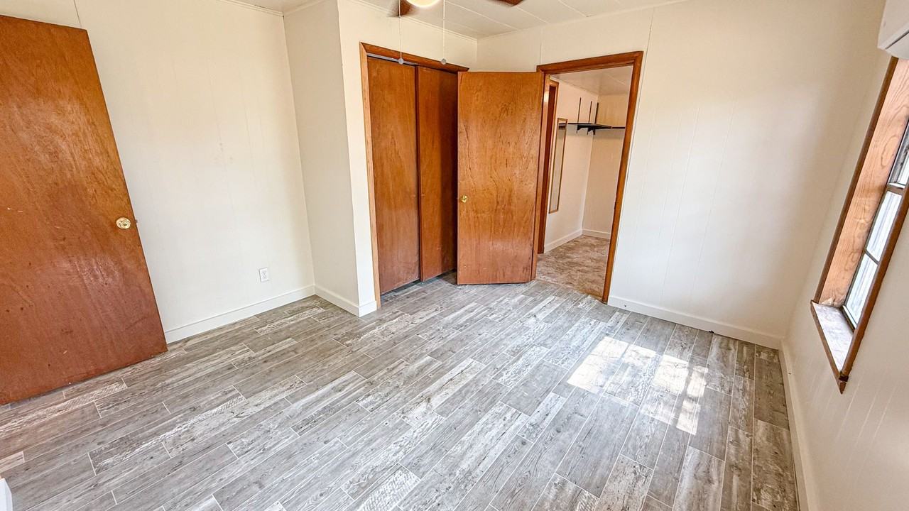 1104 E Main St - Photo 7 of 10
