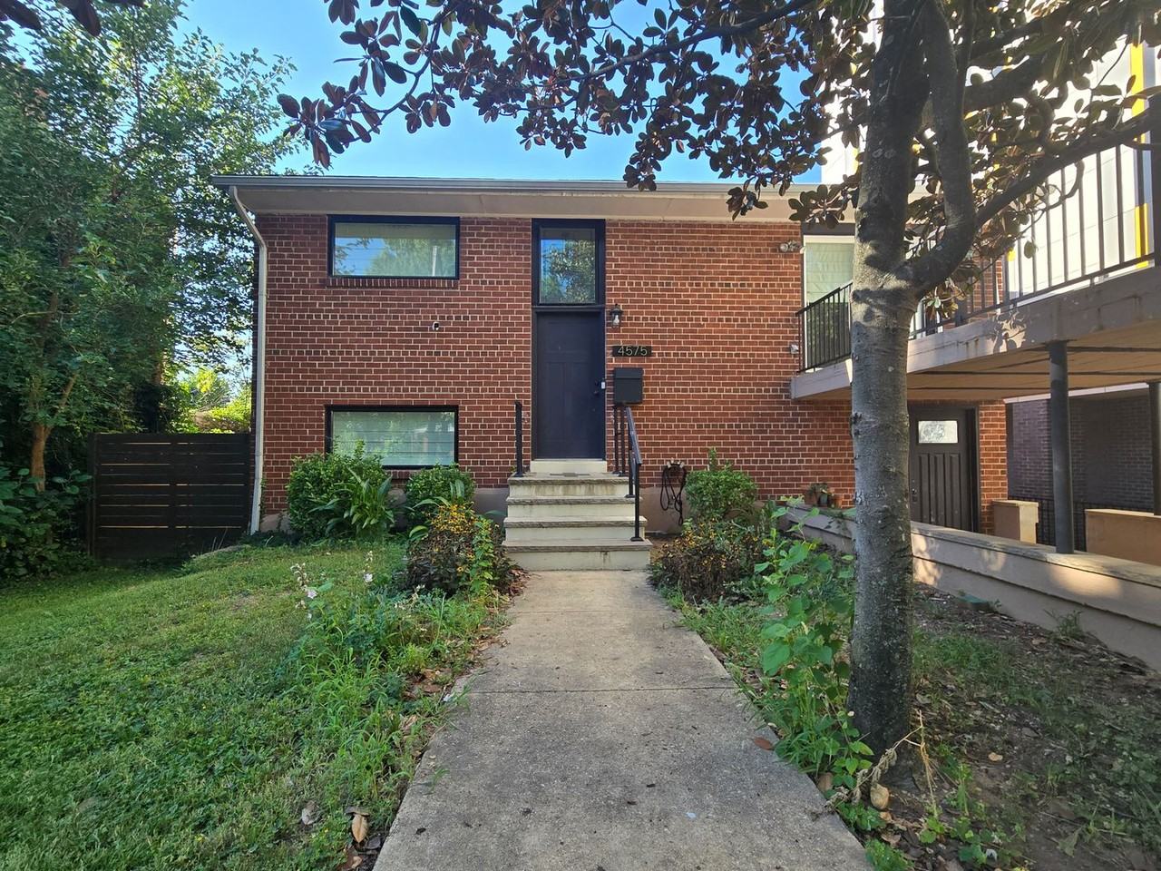 4575 Blaine St Ne - Photo 2 of 32