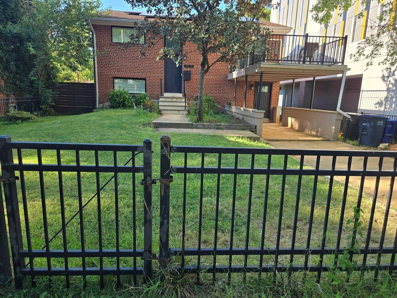 4575 Blaine St Ne - Photo 3 of 32