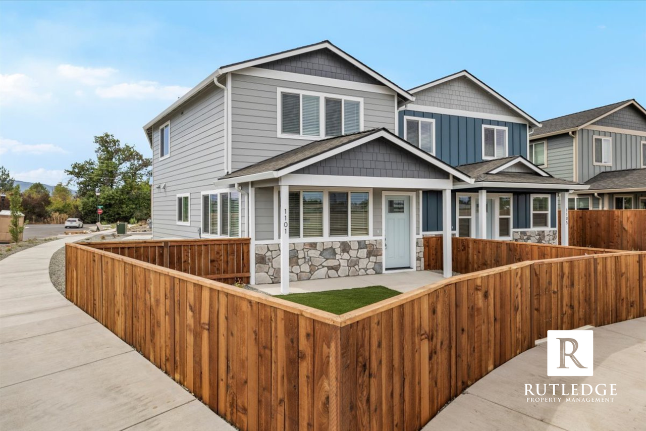 1101 Annalise St - Photo 2 of 12