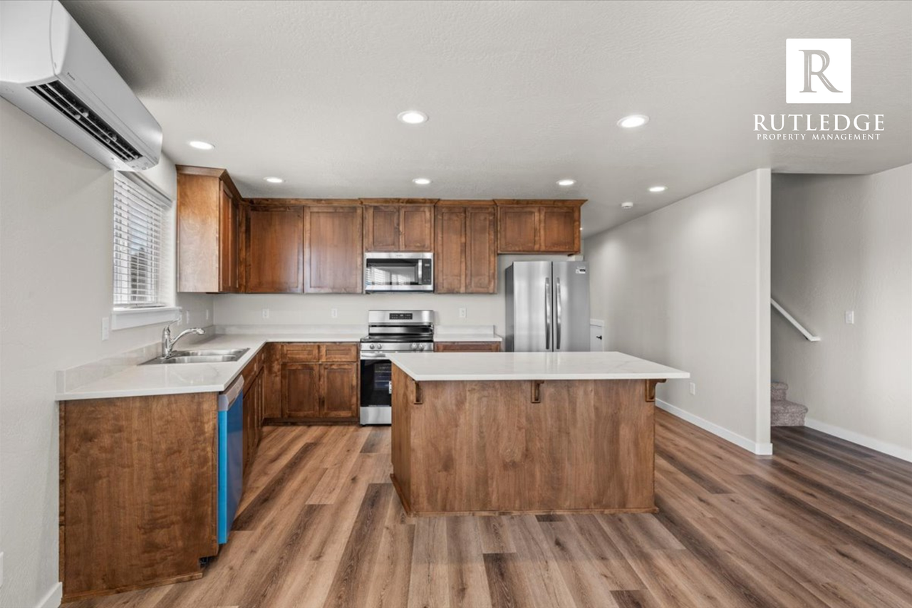 1101 Annalise St - Photo 3 of 12