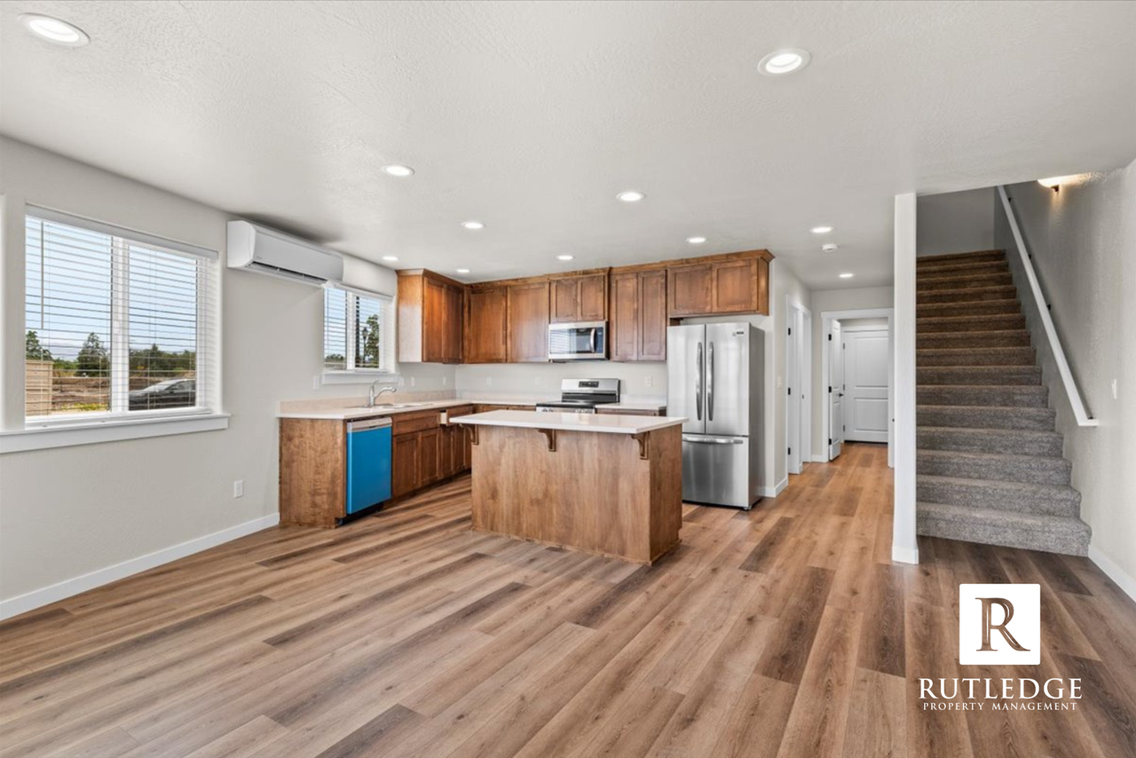 1101 Annalise St - Photo 4 of 12