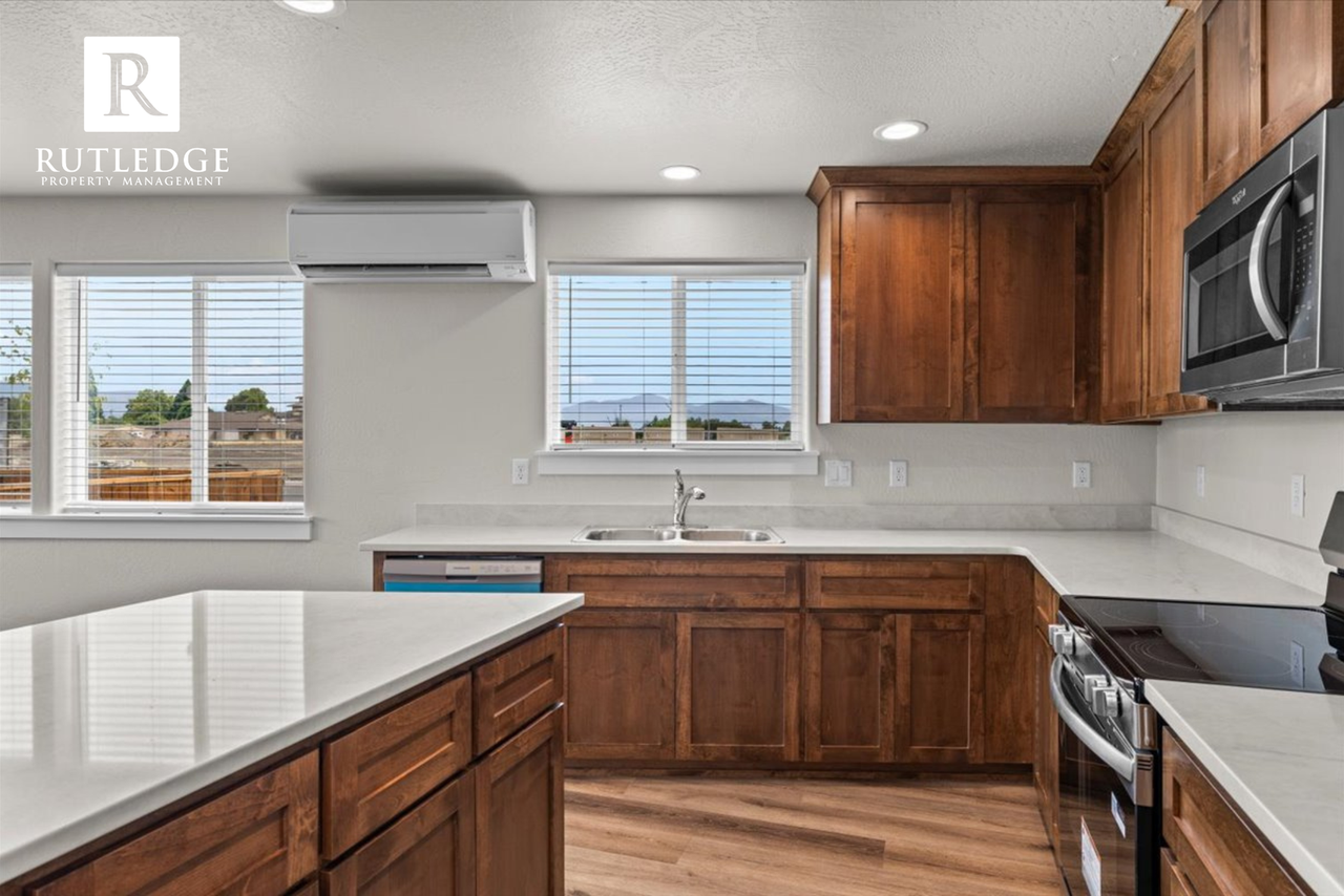 1101 Annalise St - Photo 5 of 12