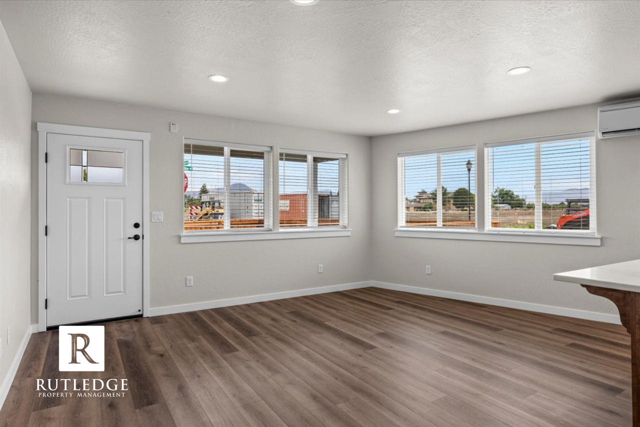 1101 Annalise St - Photo 6 of 12