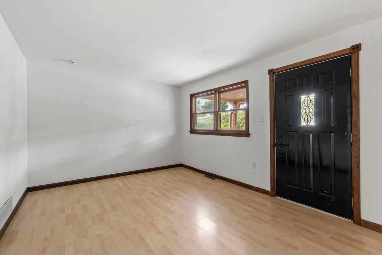 2887 Hickory St - Photo 4 of 20