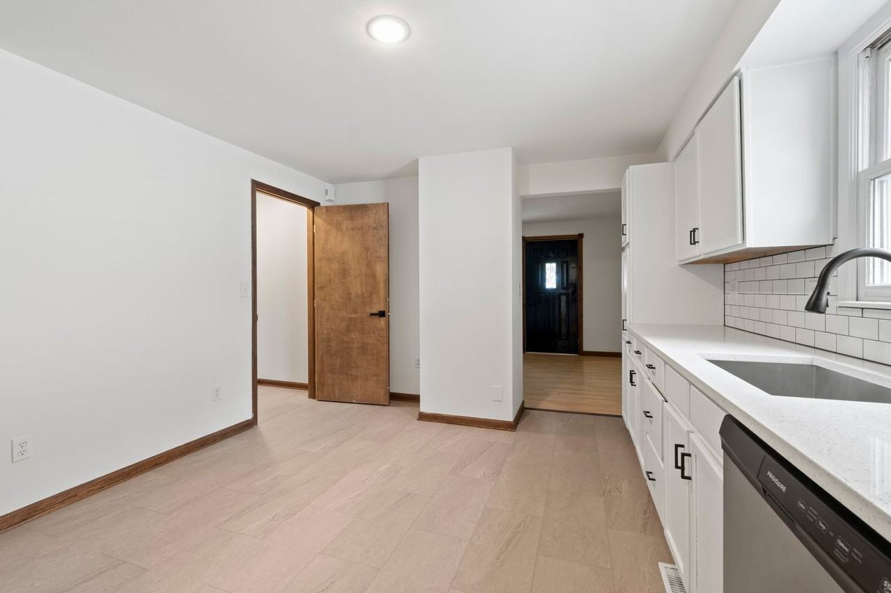 2887 Hickory St - Photo 6 of 20