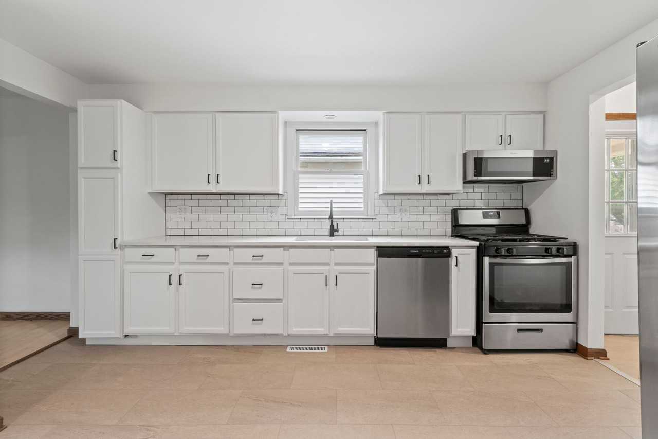 2887 Hickory St - Photo 7 of 20