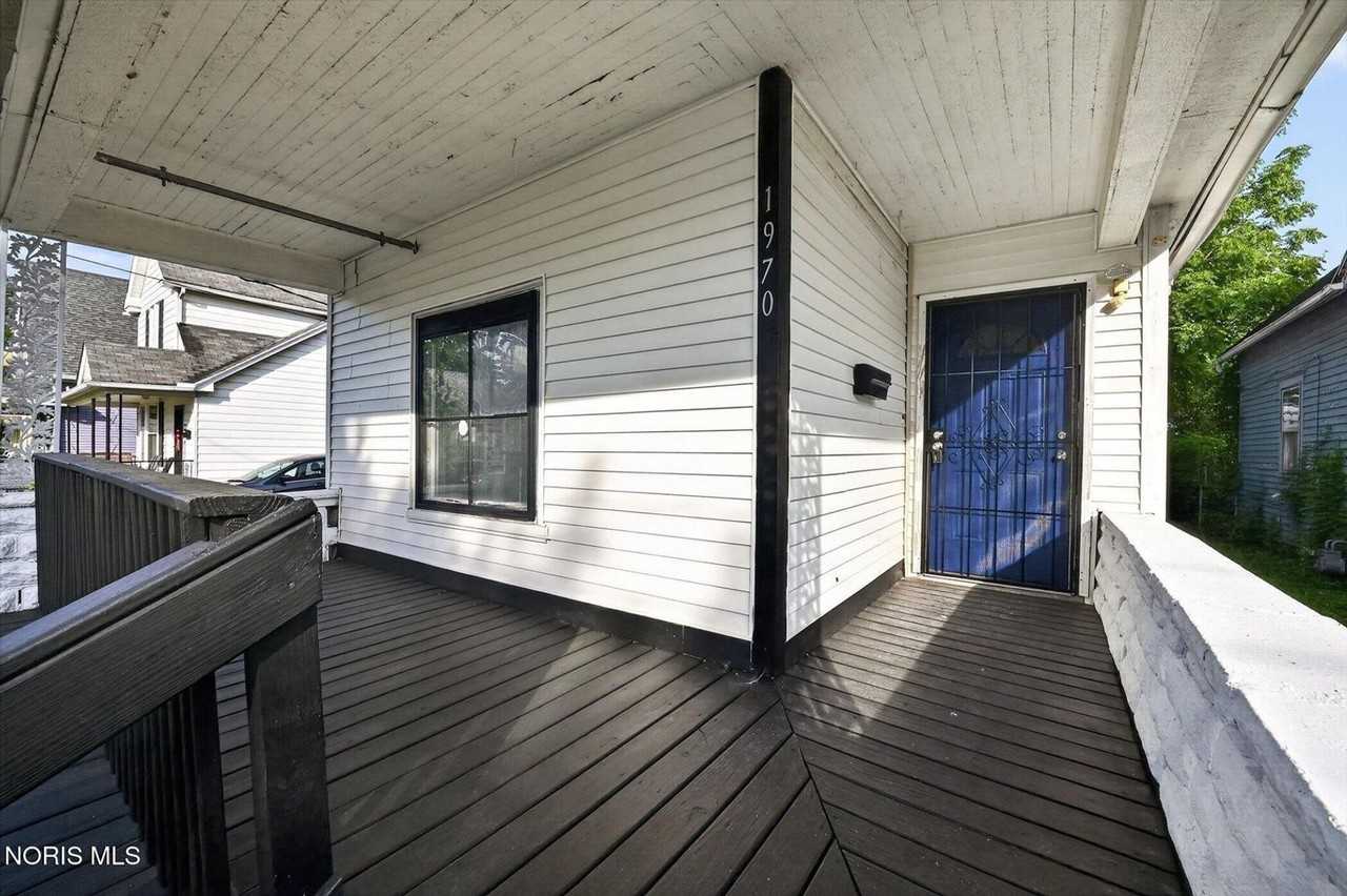 1970 N Ontario St - Photo 4 of 22