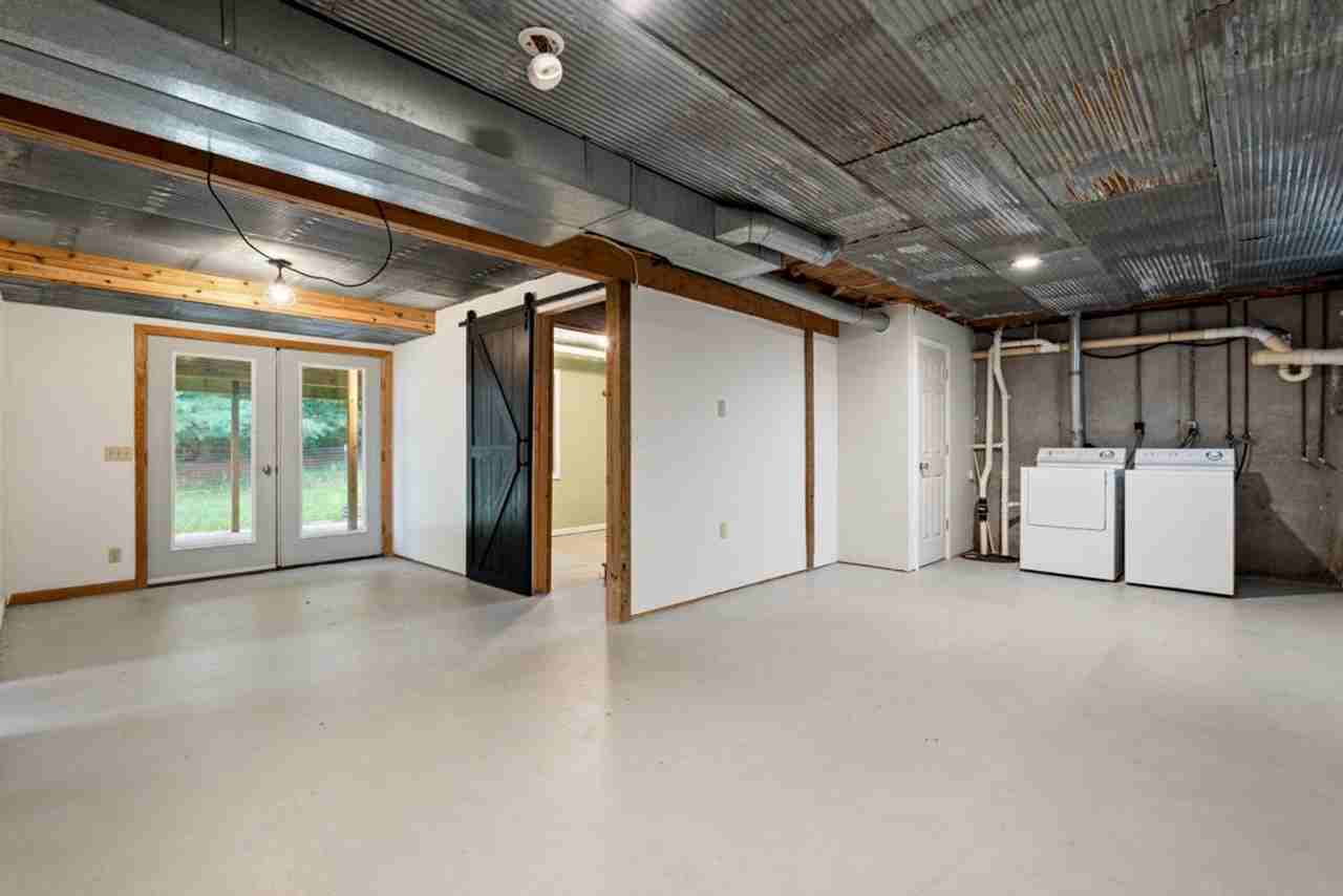 10510 E Shady Ln - Photo 6 of 24