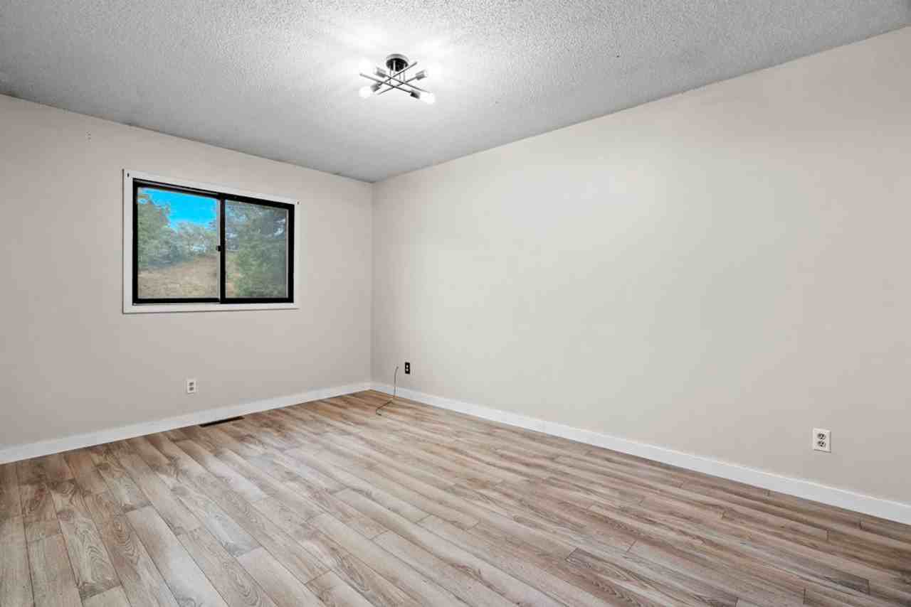 10510 E Shady Ln - Photo 7 of 24