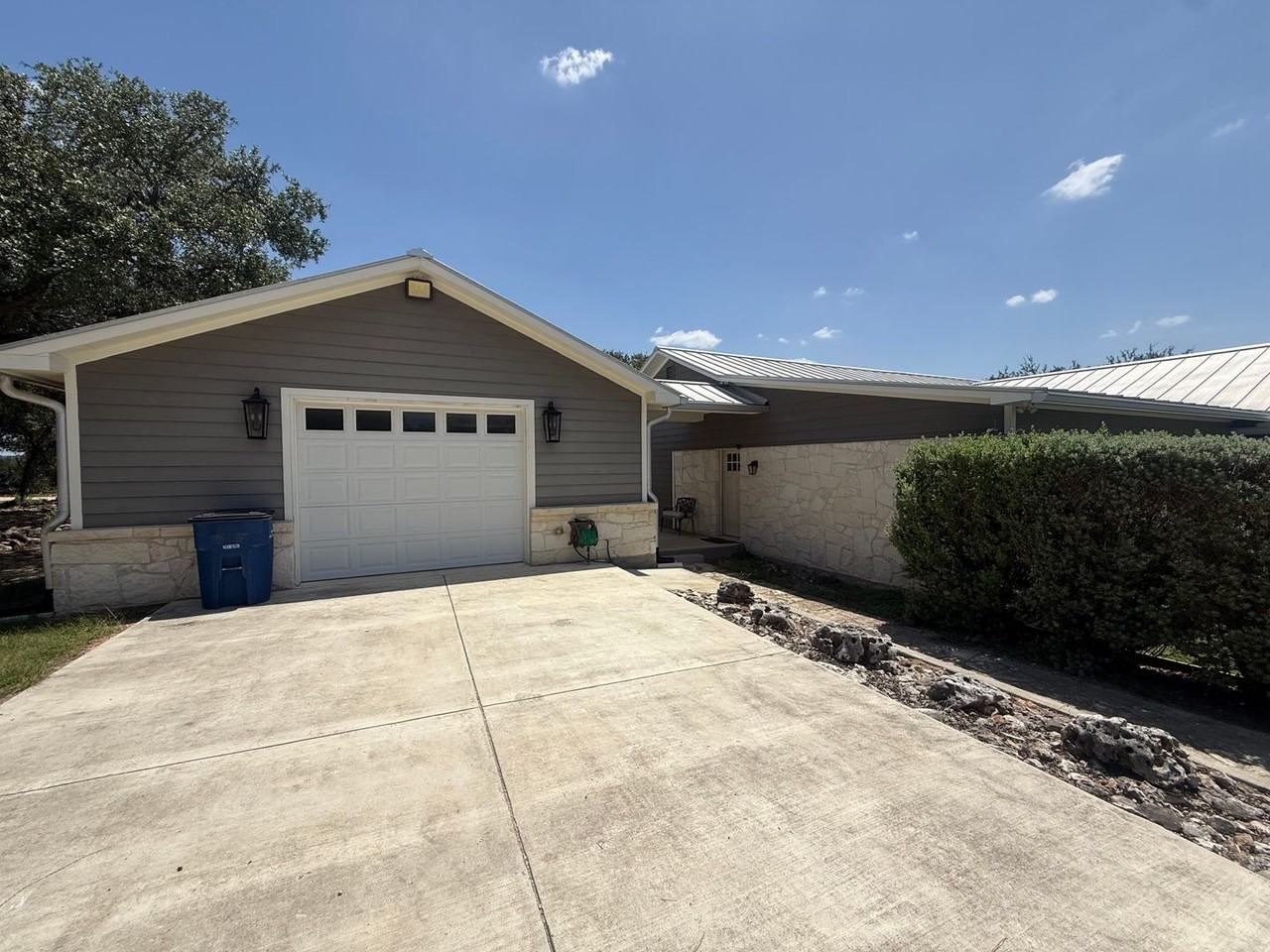 4130 Summit Dr - Photo 2 of 30