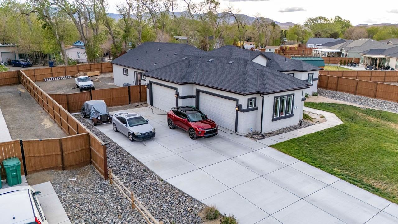 690 Rose Ln - Photo 2 of 27
