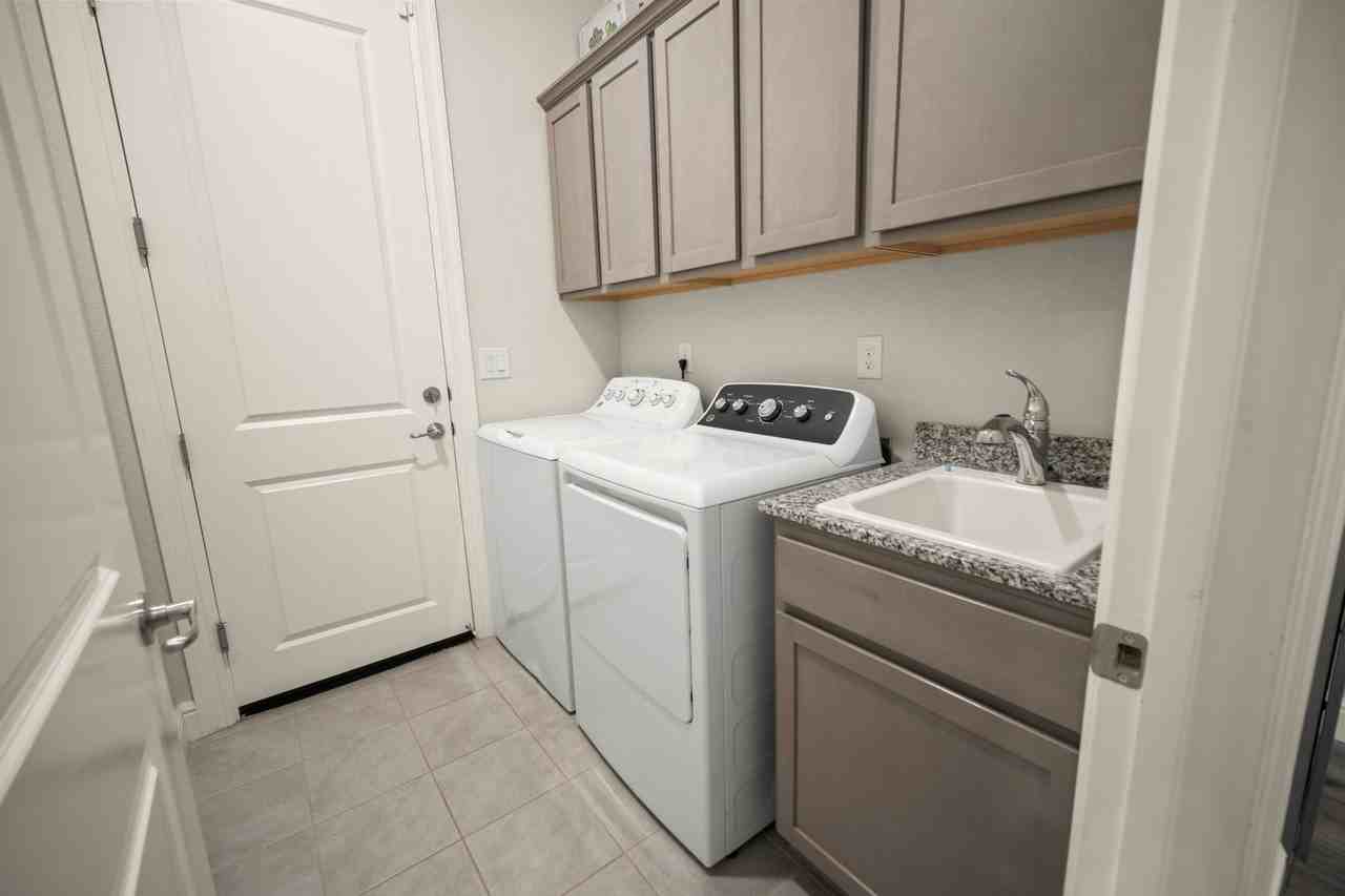 690 Rose Ln - Photo 5 of 27