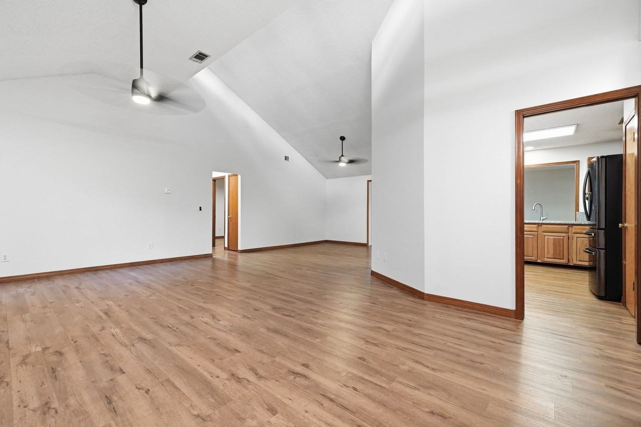 124 Beverly Dr - Photo 5 of 40