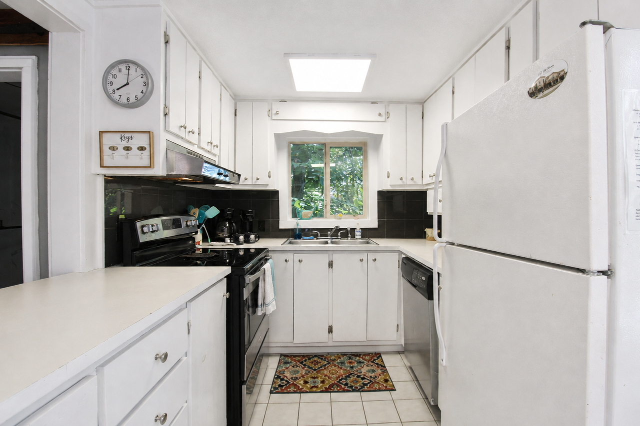 8045 Sarah Thomas Rd - Photo 4 of 22