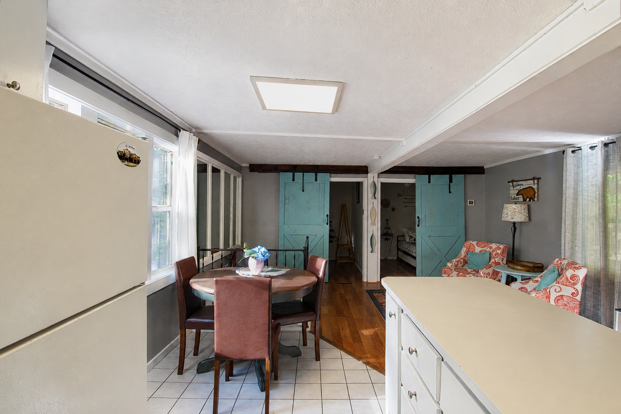 8045 Sarah Thomas Rd - Photo 5 of 22