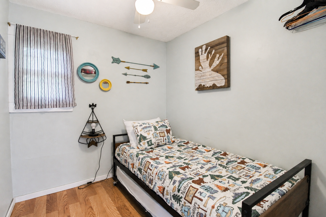 8045 Sarah Thomas Rd - Photo 7 of 22
