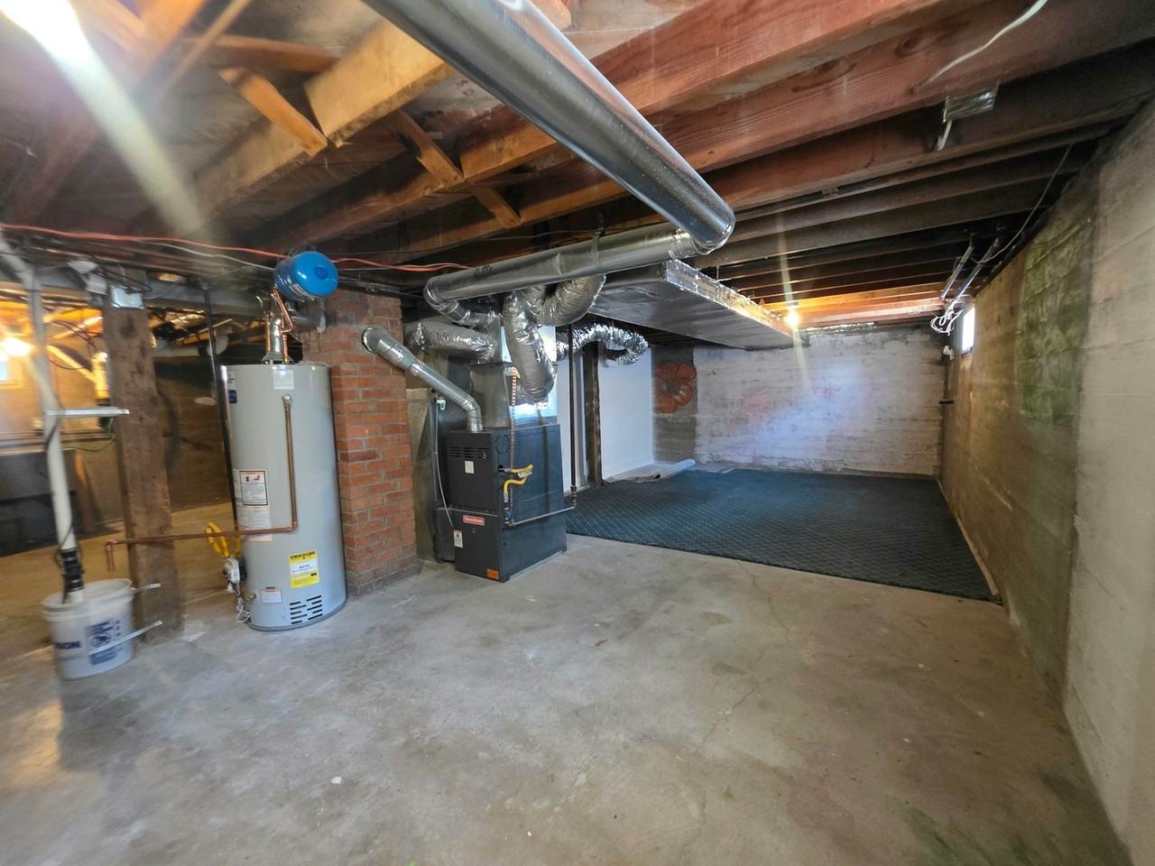 2137 Cedar St - Photo 3 of 15