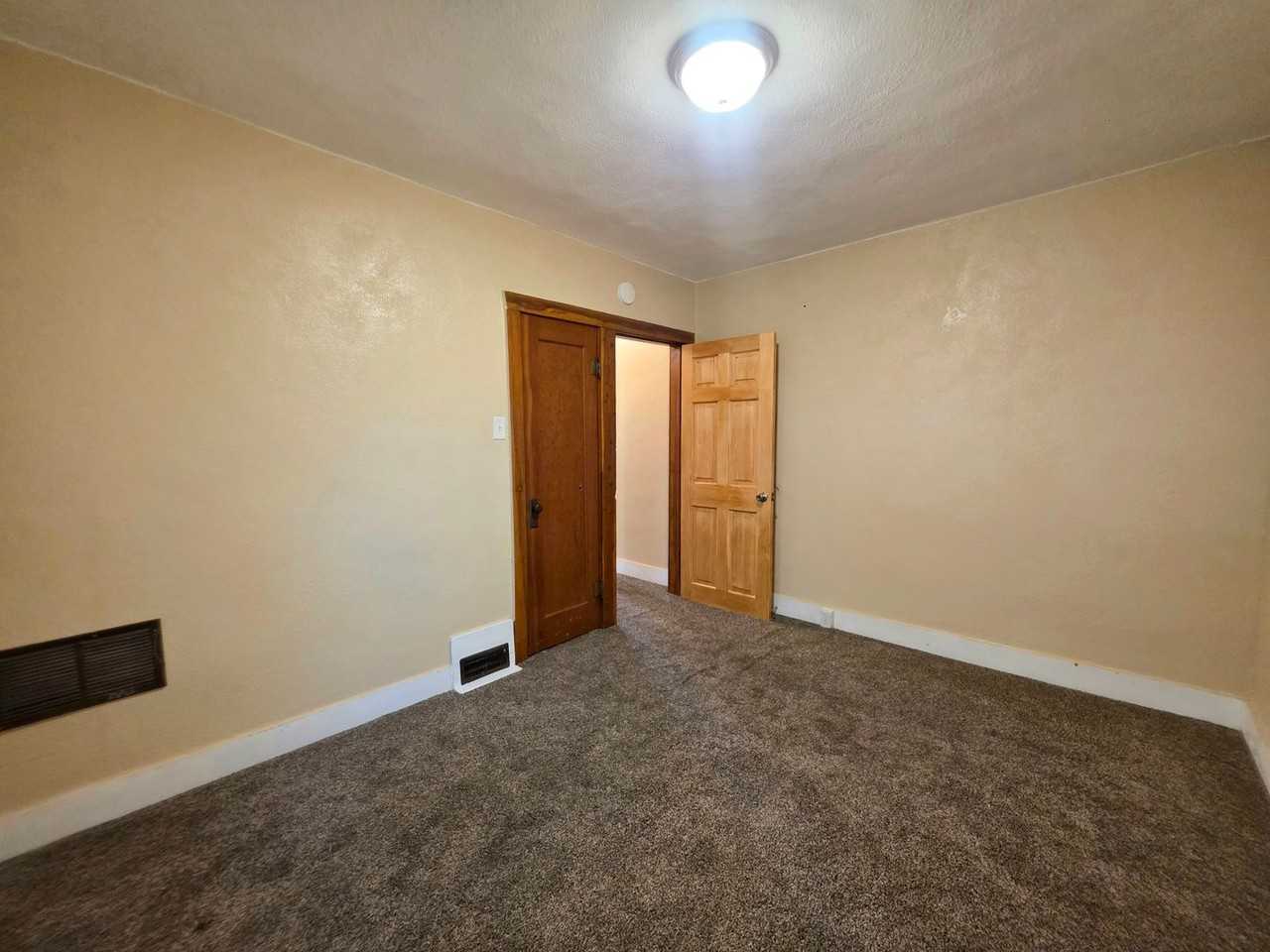 2137 Cedar St - Photo 5 of 15