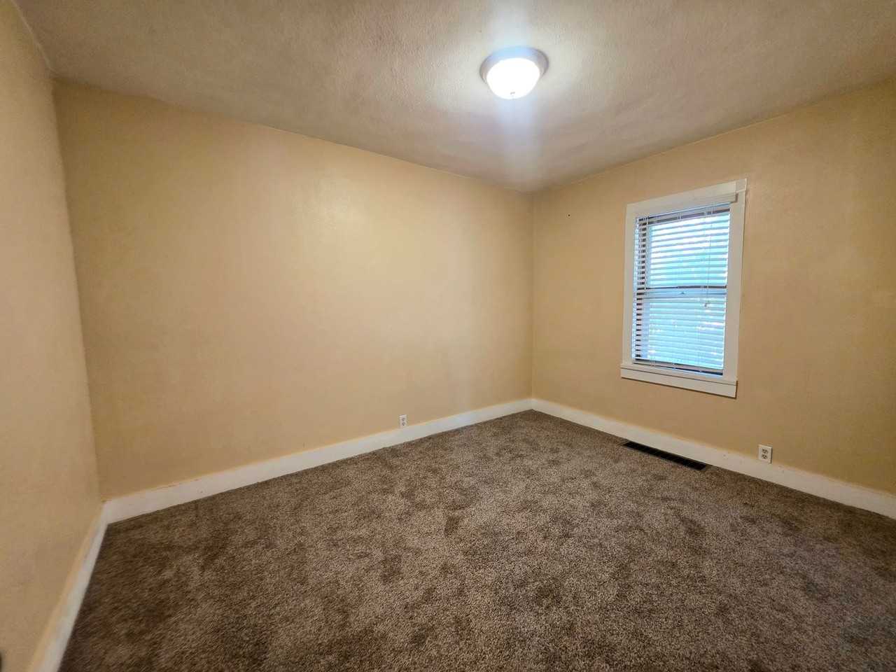 2137 Cedar St - Photo 6 of 15