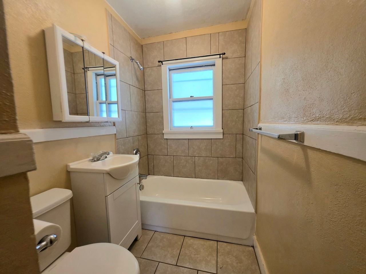 2137 Cedar St - Photo 7 of 15