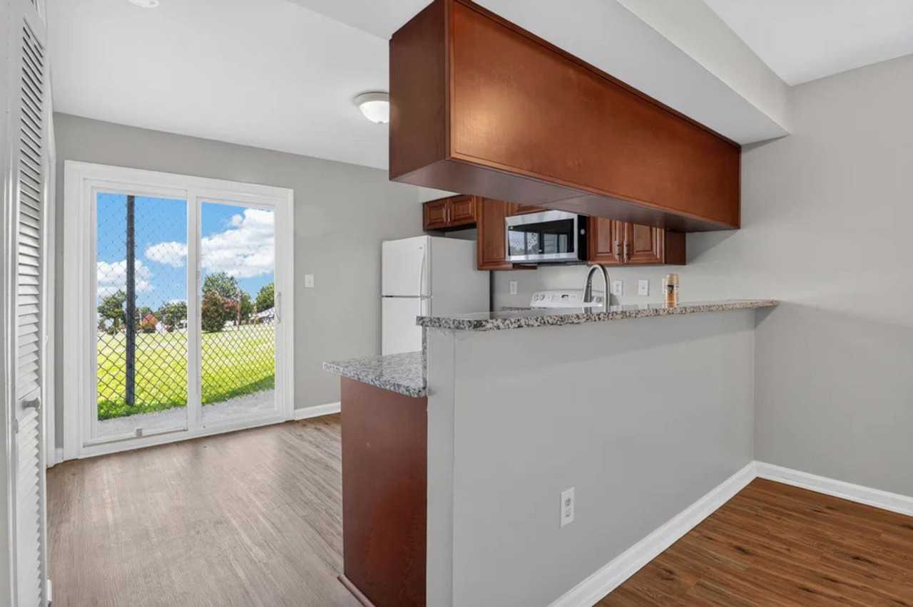 351 Fort Worth Ave - Photo 4 of 19