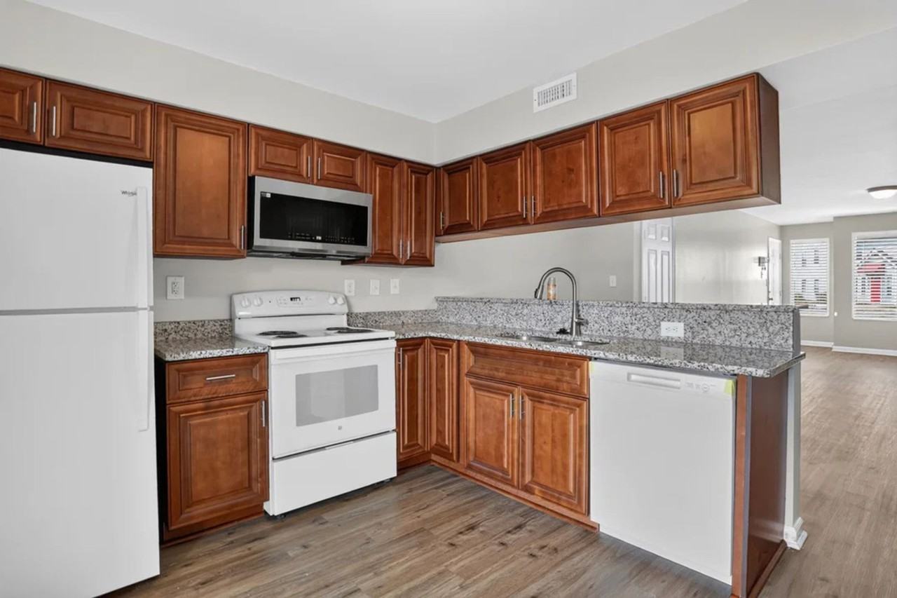 351 Fort Worth Ave - Photo 2 of 19