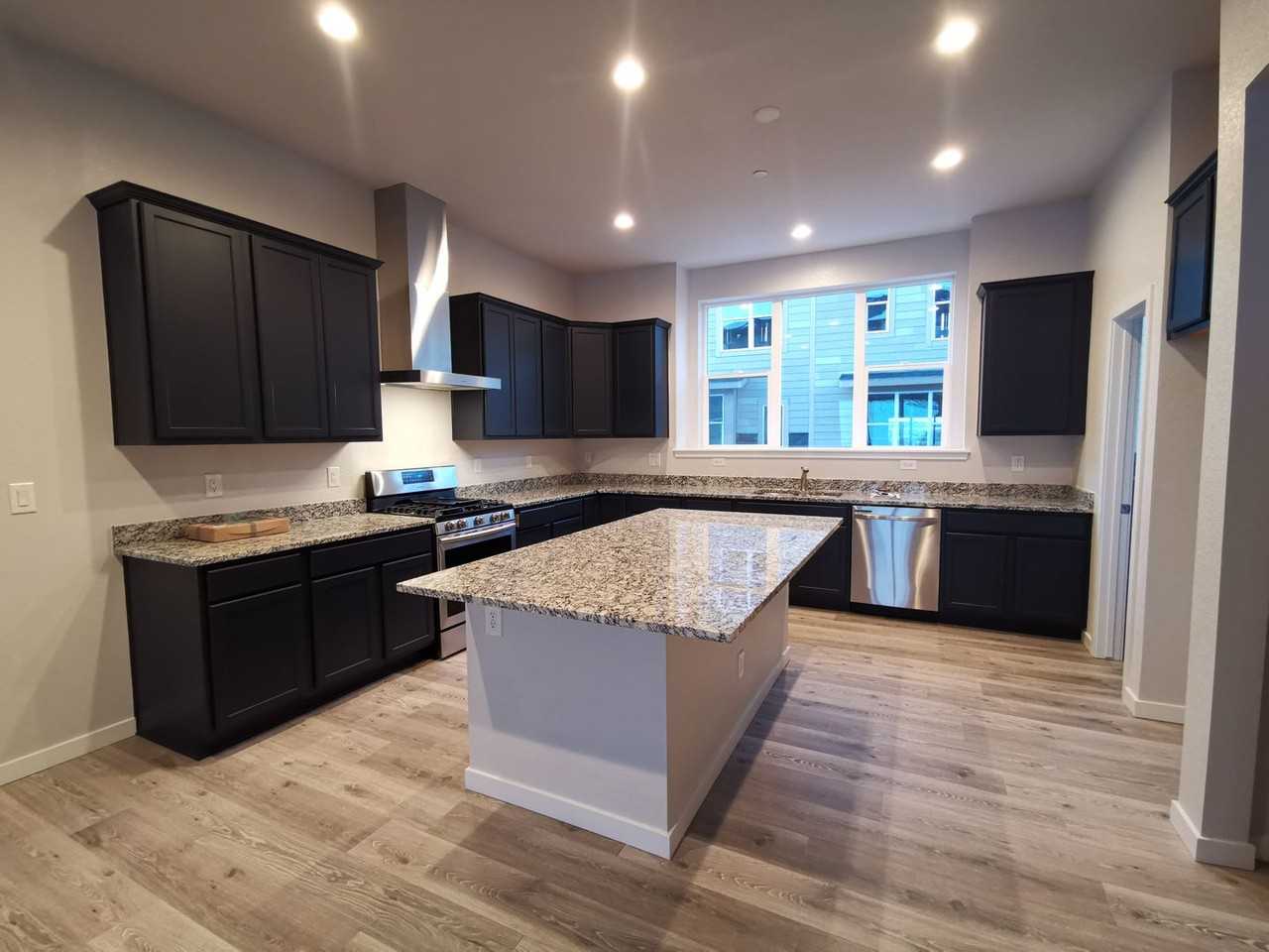 2261 Buttercup Ln - Photo 3 of 24