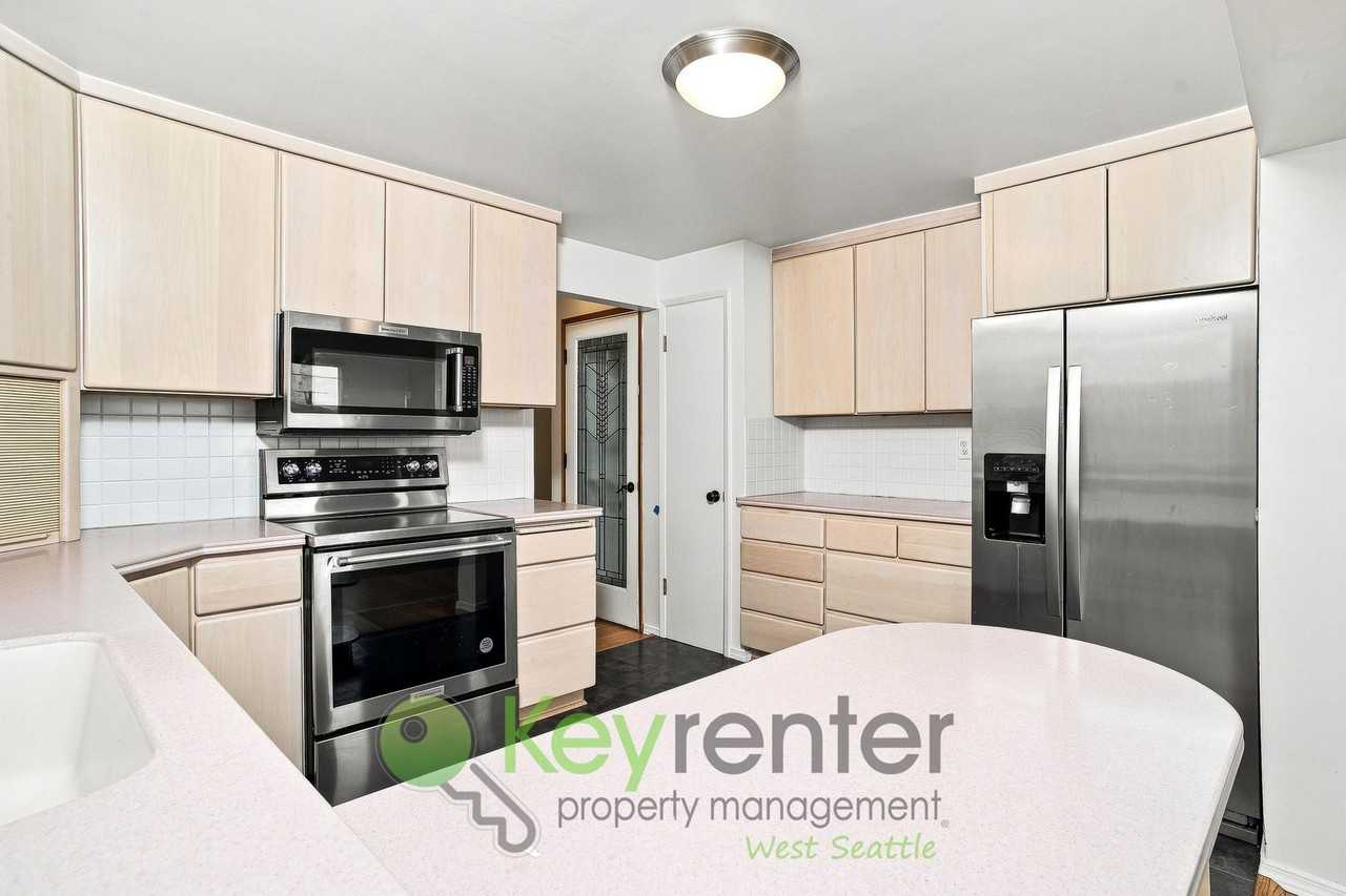 924 S 226th Pl - Photo 6 of 28
