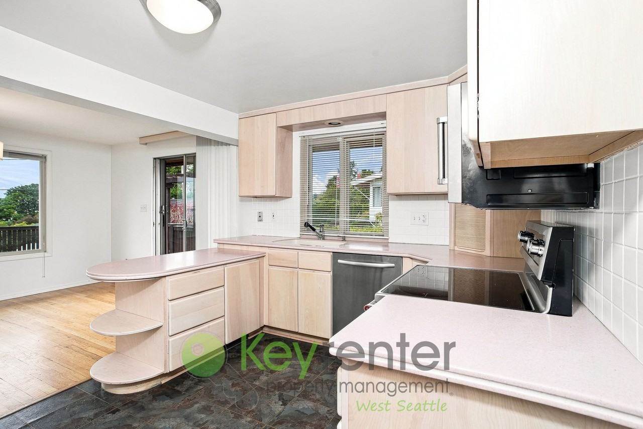924 S 226th Pl - Photo 7 of 28