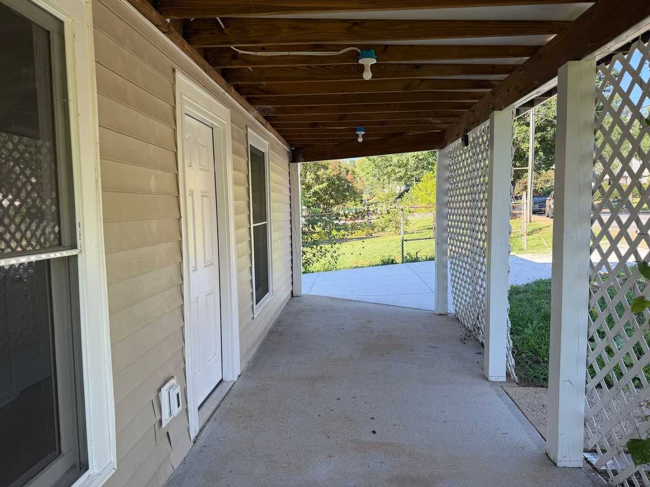 908 Rives St - Photo 5 of 38