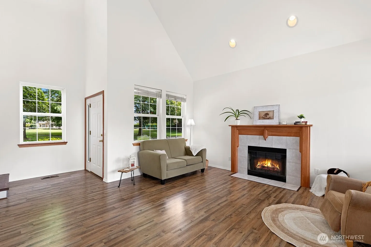 15308 Esther Ave Se - Photo 5 of 27