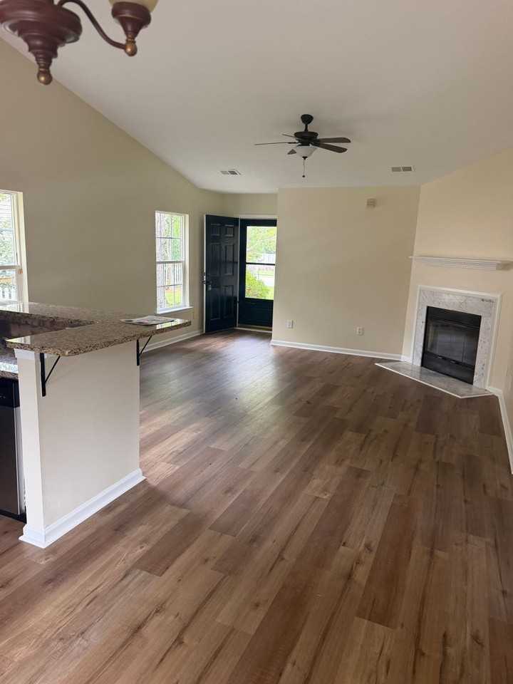 4401 Brecon Ln - Photo 5 of 9