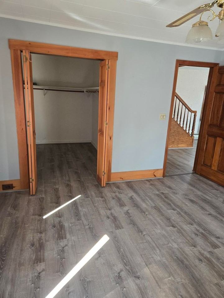 900 Main St - Photo 2 of 8