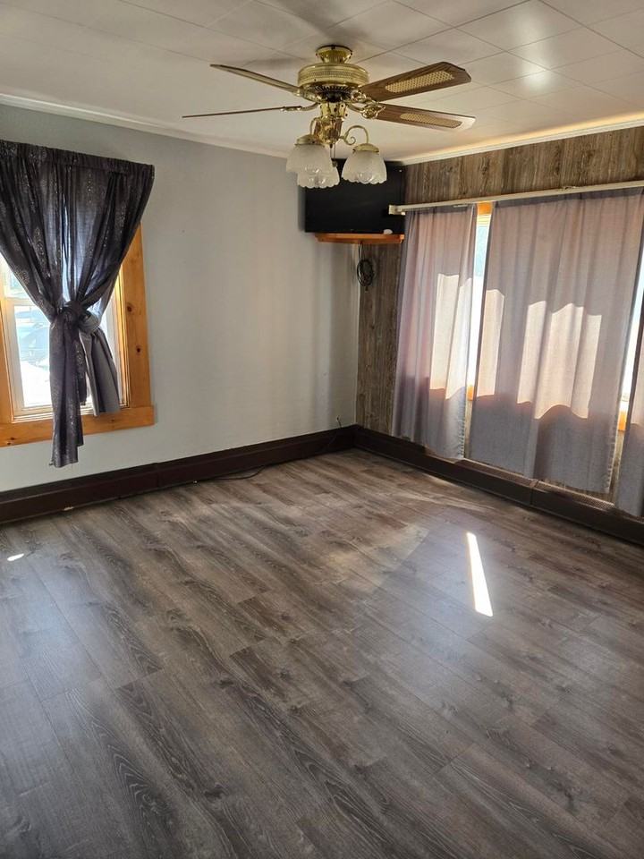 900 Main St - Photo 5 of 8