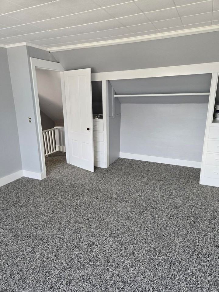 900 Main St - Photo 7 of 8