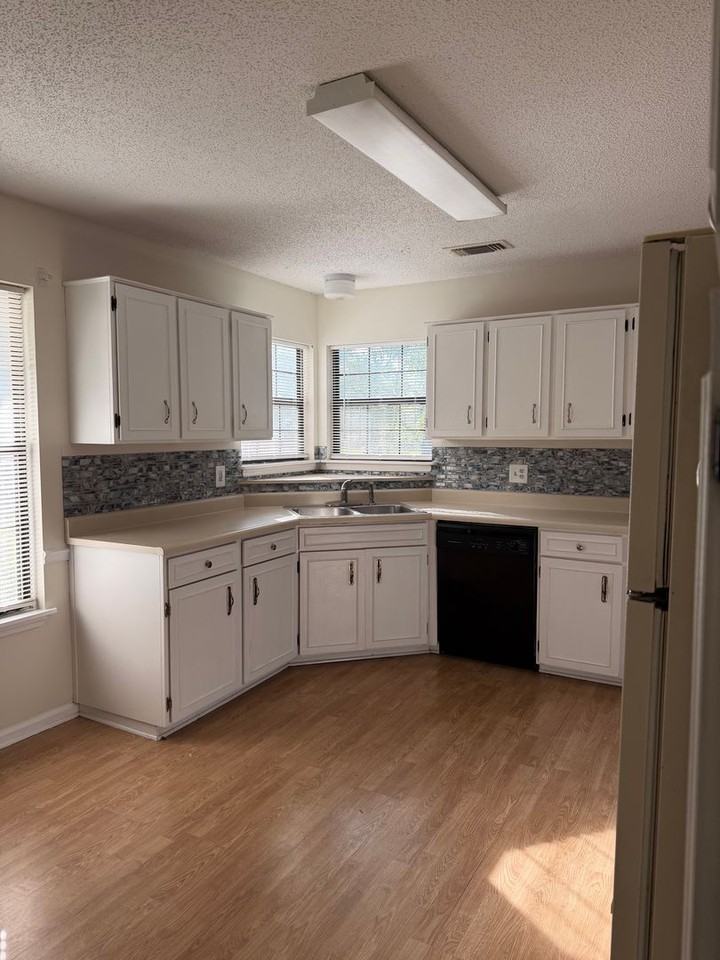 1 Fleming Dr - Photo 2 of 14