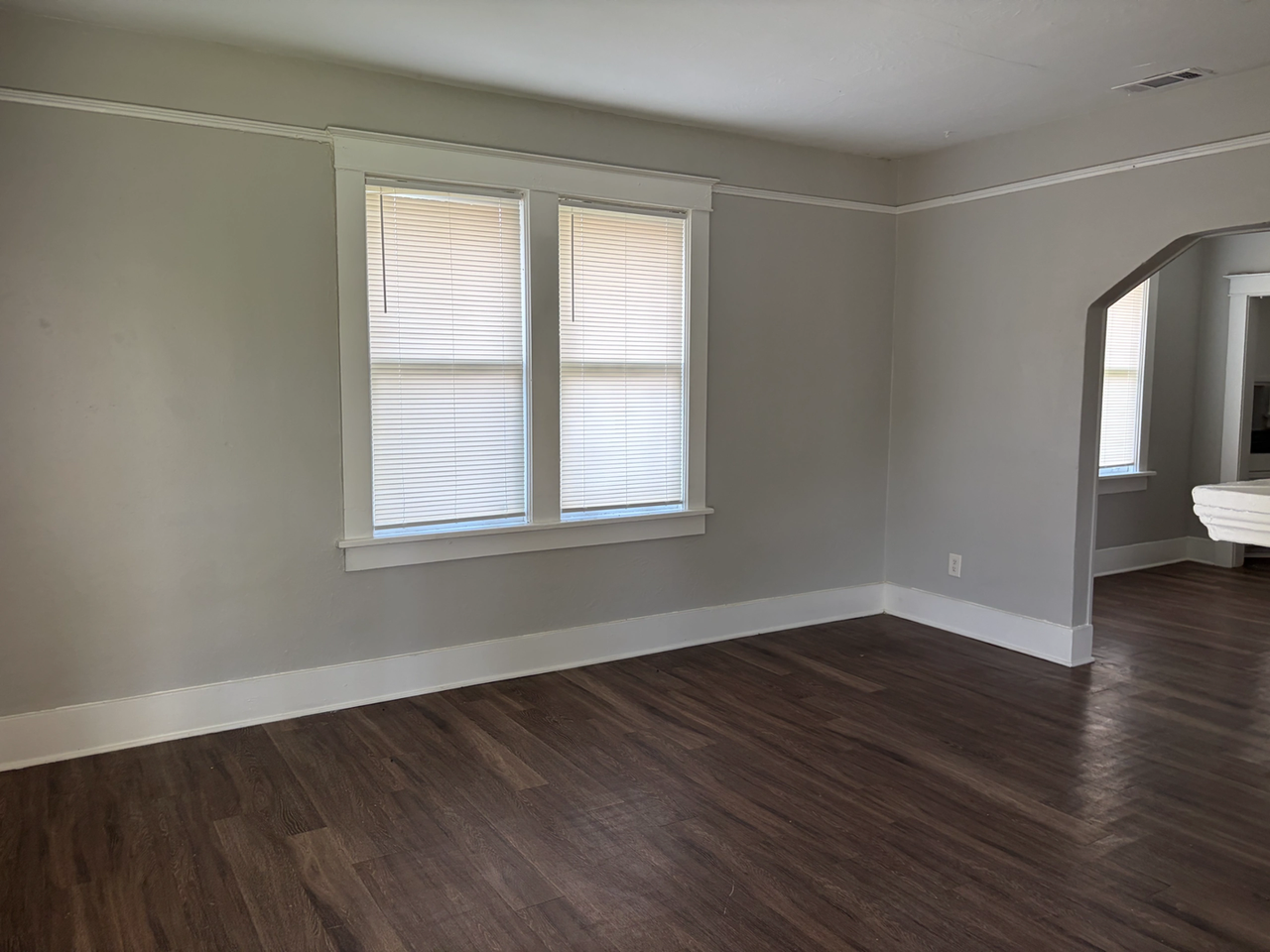 1149 Raymond St - Photo 2 of 17