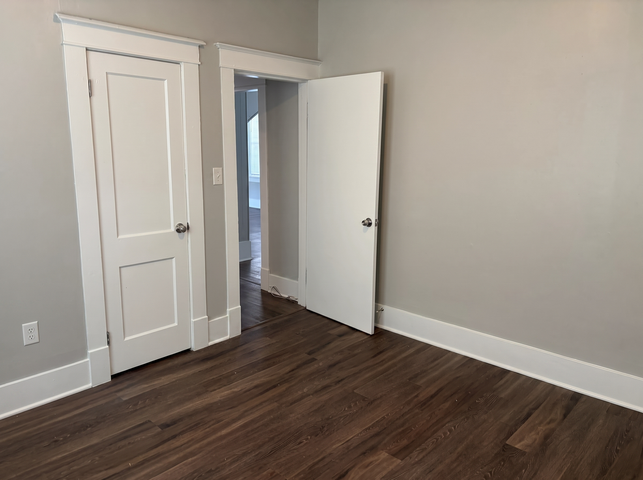1149 Raymond St - Photo 5 of 17