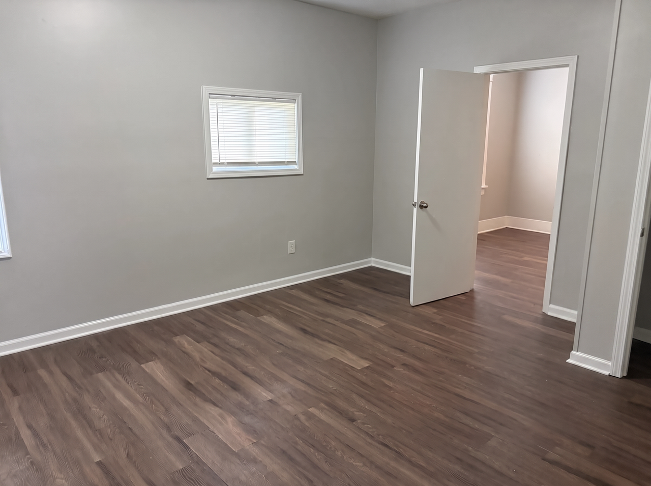 1149 Raymond St - Photo 6 of 17