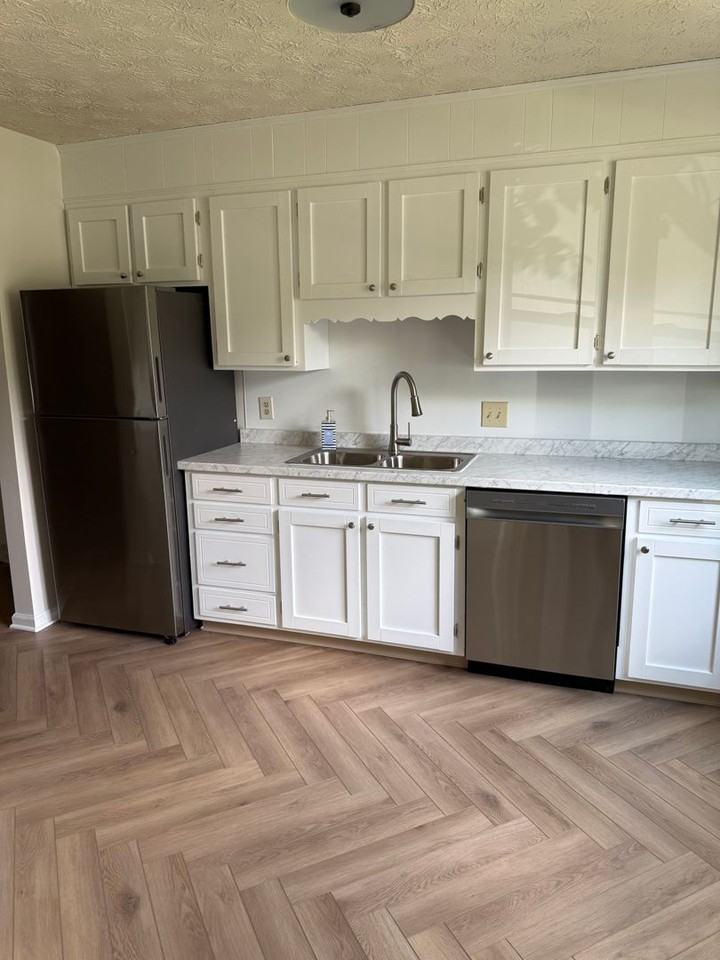 30 William Penn Dr - Photo 3 of 37