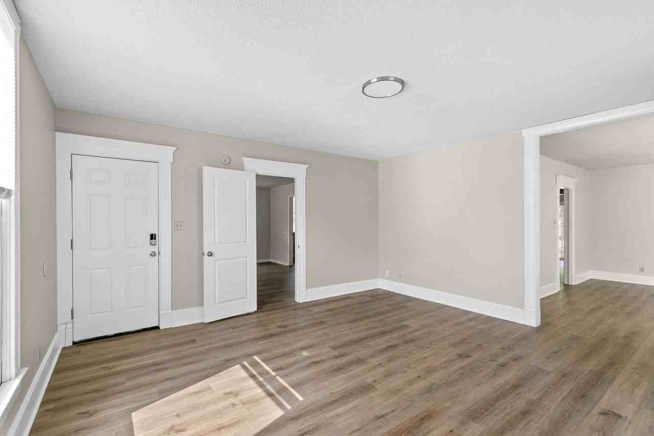 732 S Main Ave - Photo 4 of 25