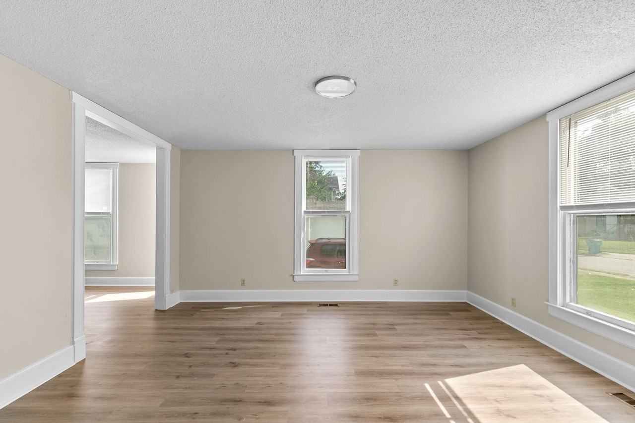 732 S Main Ave - Photo 5 of 25